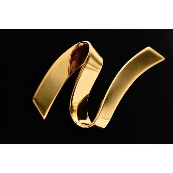 Monet Vintage Ribbon Pin Brooch Ribbon Gold Tone Shiny Chunky Signed 1980s Bin1 - Picture 3 of 12